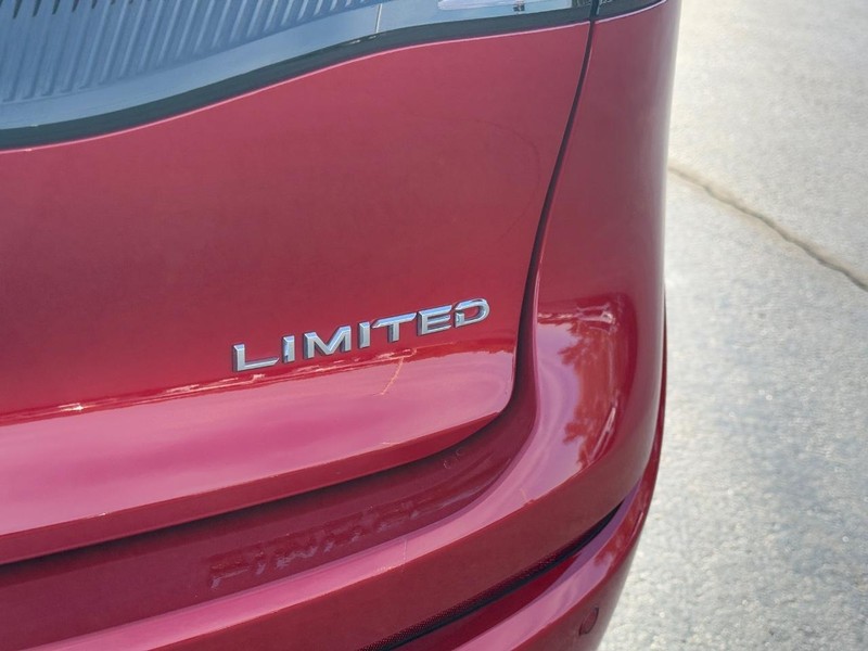 Toyota Crown Vehicle Image 5