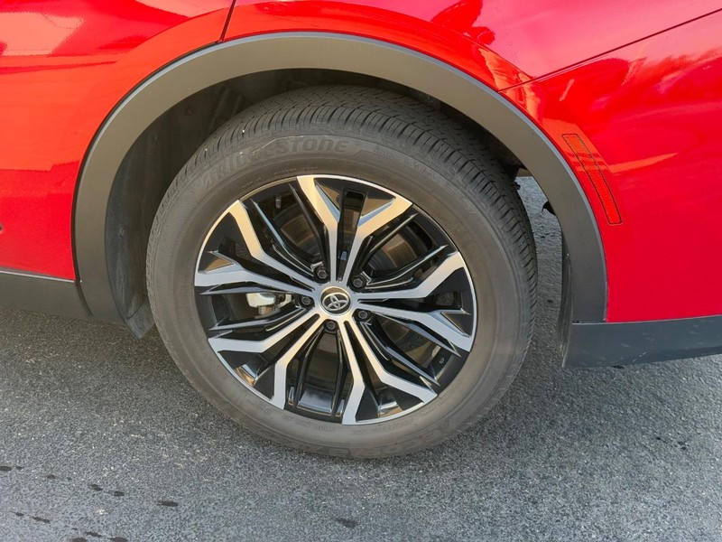 Toyota Crown Vehicle Image 7