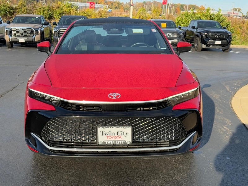 Toyota Crown Vehicle Image 9