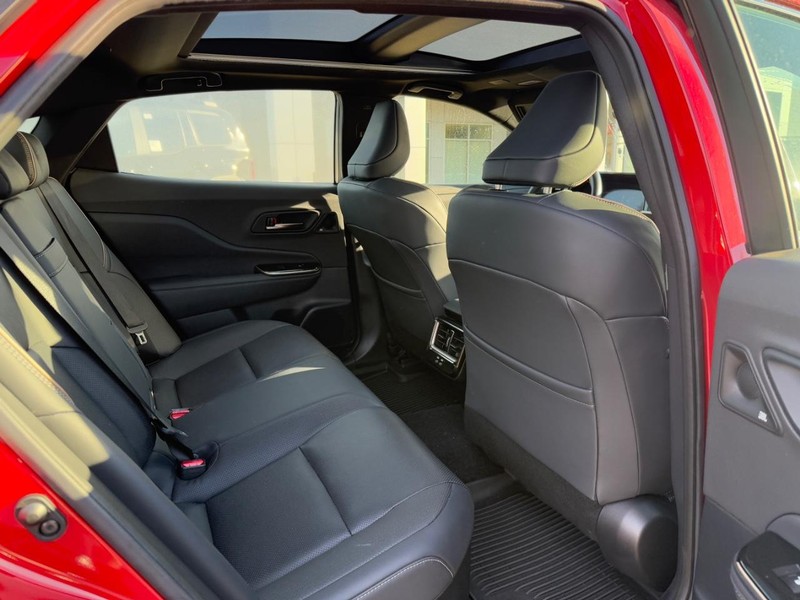 Toyota Crown Vehicle Image 10