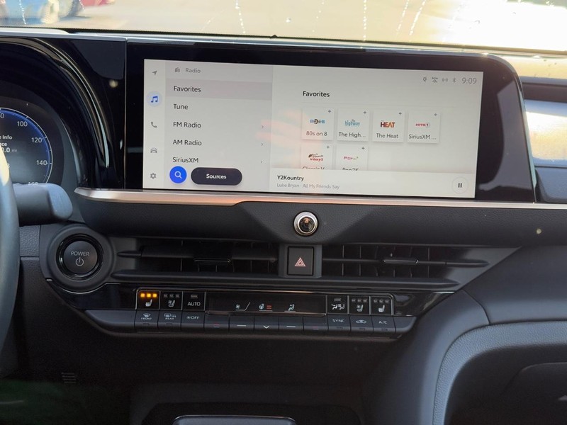 Toyota Crown Vehicle Image 13