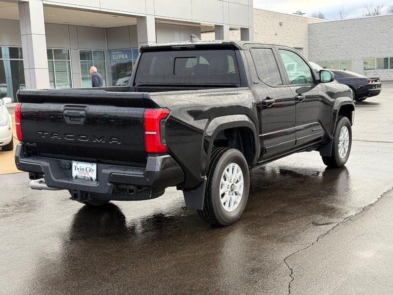 Toyota Tacoma 4WD Vehicle Image 3