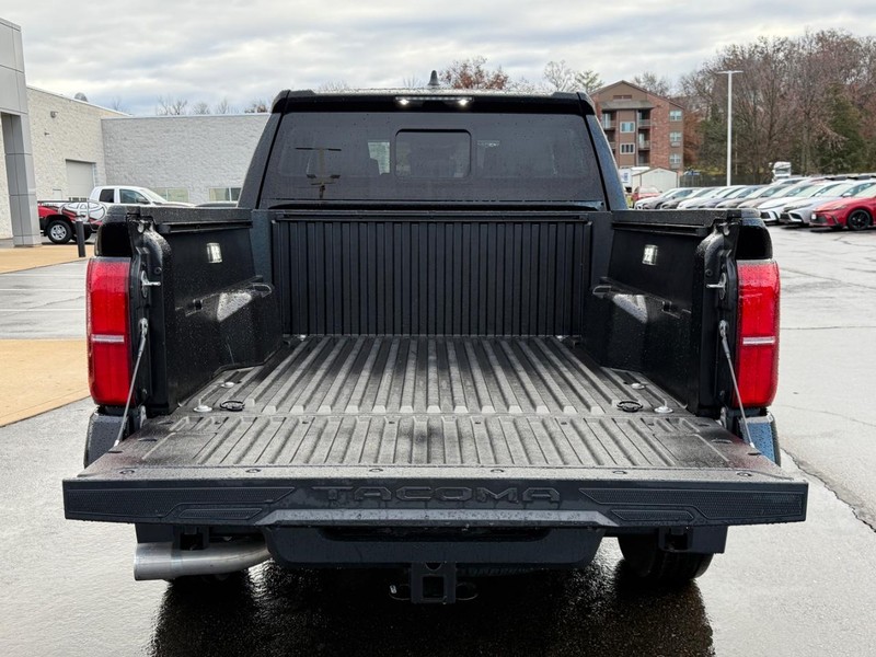 Toyota Tacoma 4WD Vehicle Image 4