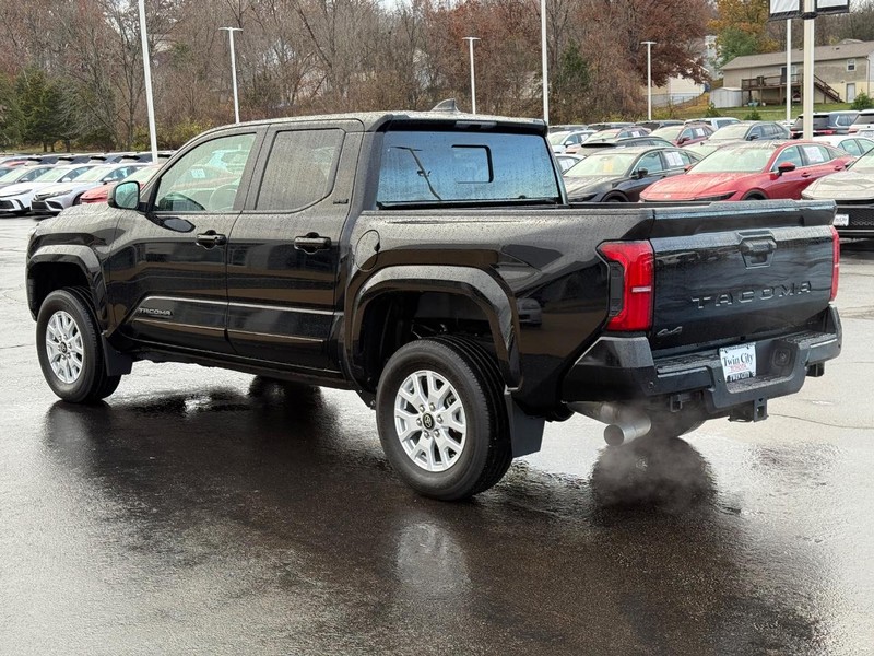 Toyota Tacoma 4WD Vehicle Image 6