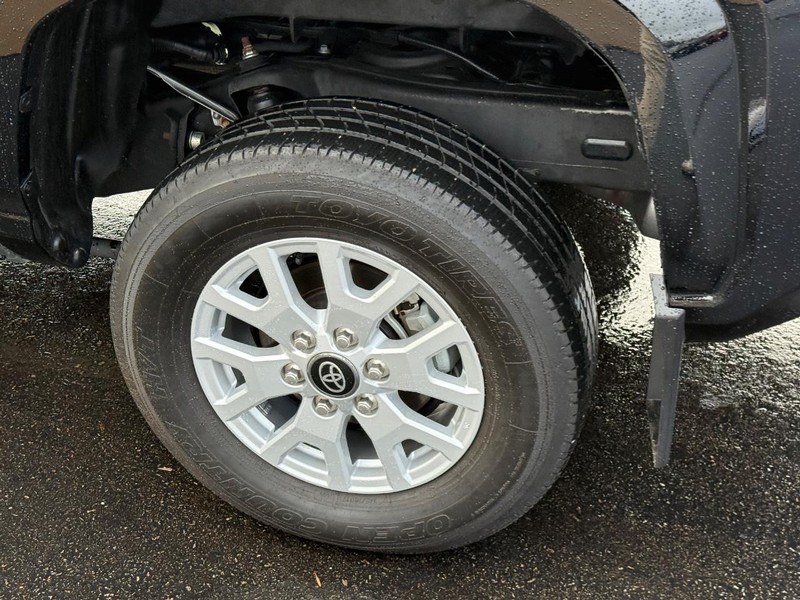 Toyota Tacoma 4WD Vehicle Image 7