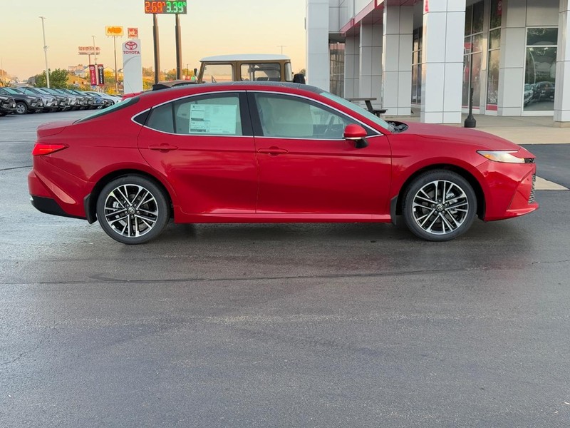 Toyota Camry Vehicle Image 2