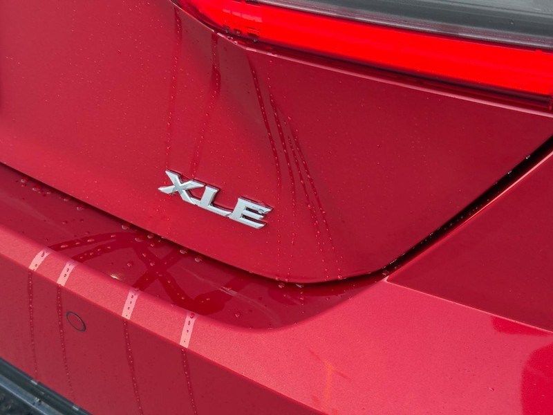 Toyota Camry Vehicle Image 4