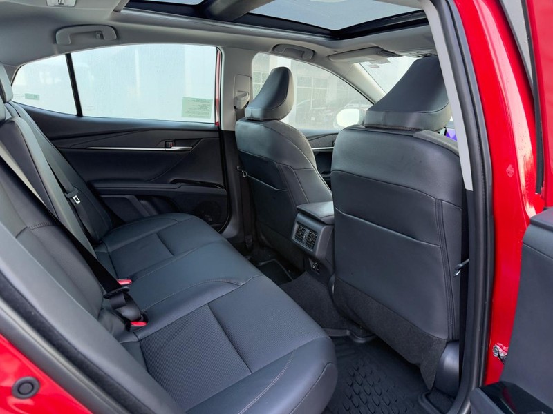 Toyota Camry Vehicle Image 6