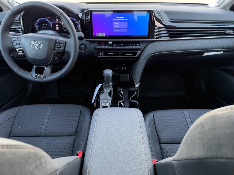 Toyota Camry Vehicle Image 7