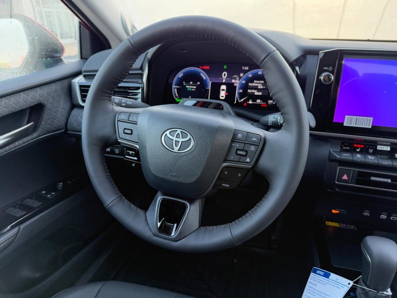 Toyota Camry Vehicle Image 8