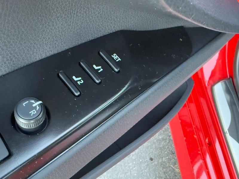 Toyota Camry Vehicle Image 11