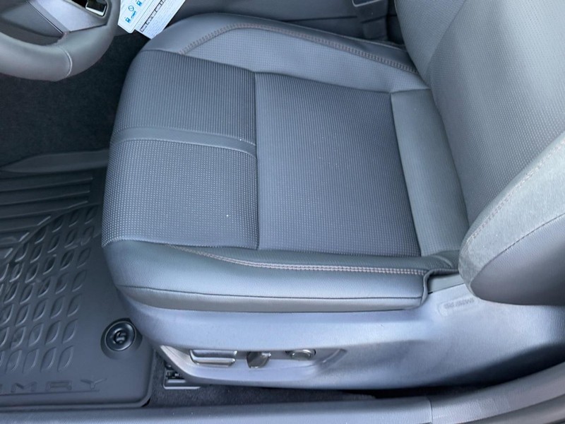 Toyota Camry Vehicle Image 12