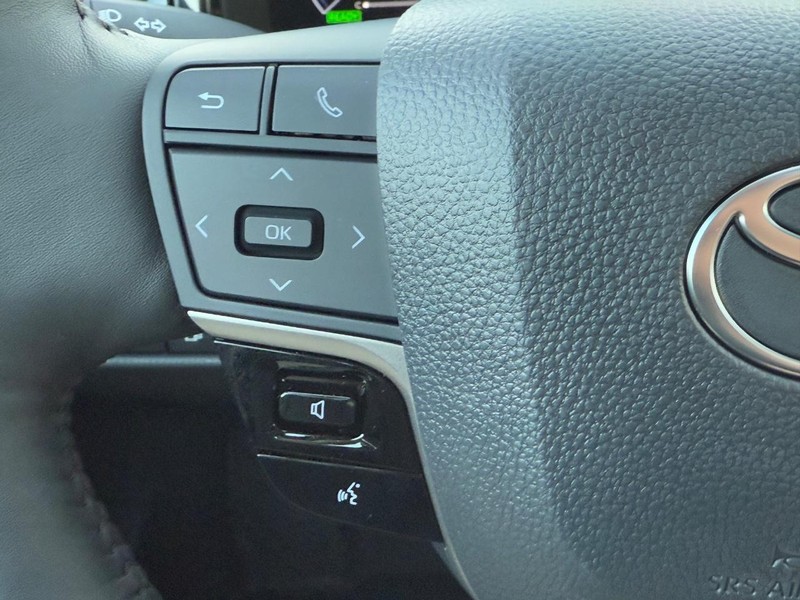 Toyota Camry Vehicle Image 13