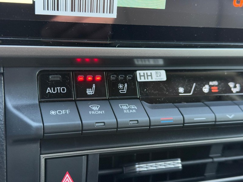 Toyota Camry Vehicle Image 17