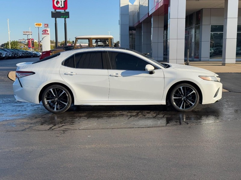 Toyota Camry Vehicle Image 2