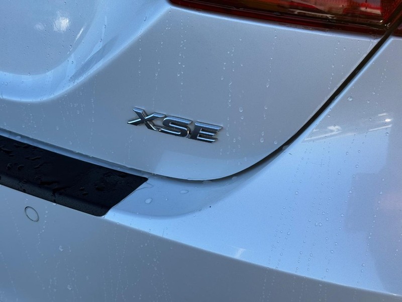 Toyota Camry Vehicle Image 4