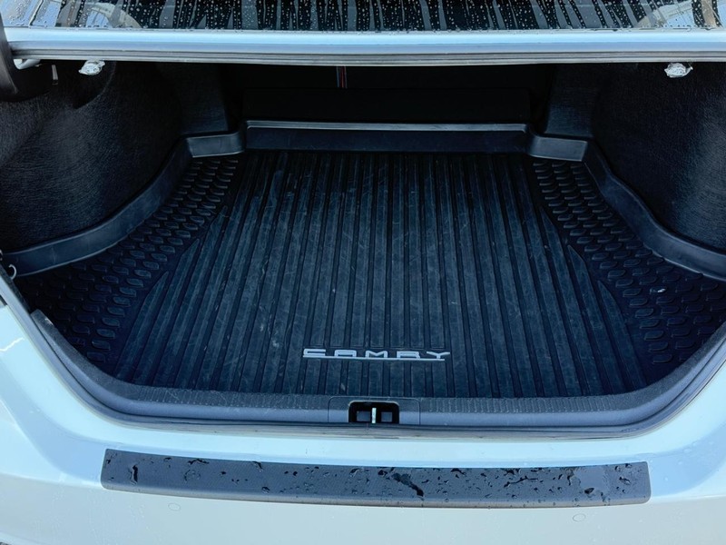 Toyota Camry Vehicle Image 5