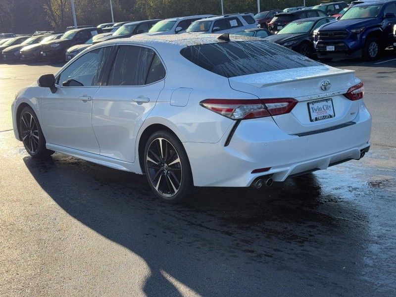 Toyota Camry Vehicle Image 7