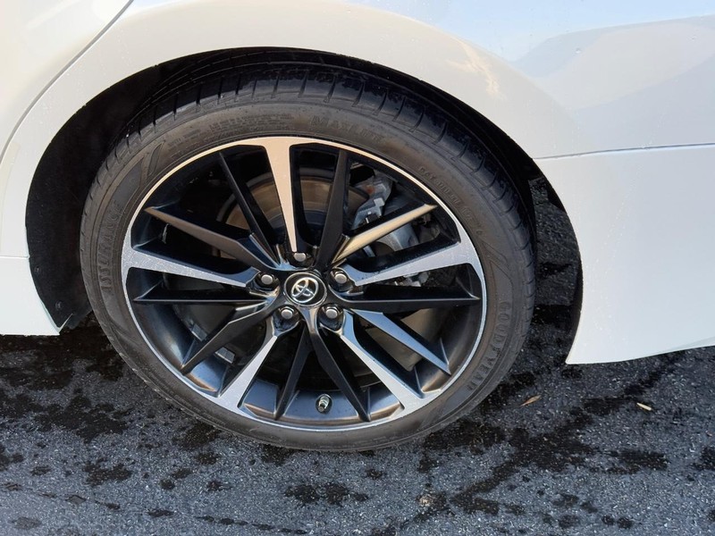 Toyota Camry Vehicle Image 8