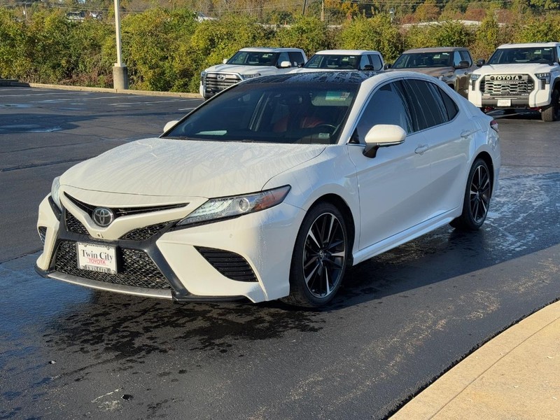 Toyota Camry Vehicle Image 9