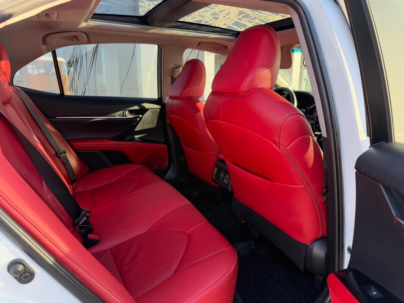 Toyota Camry Vehicle Image 11