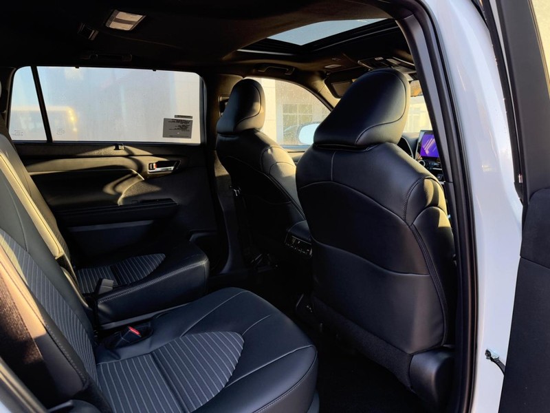 Toyota Highlander Vehicle Image 5