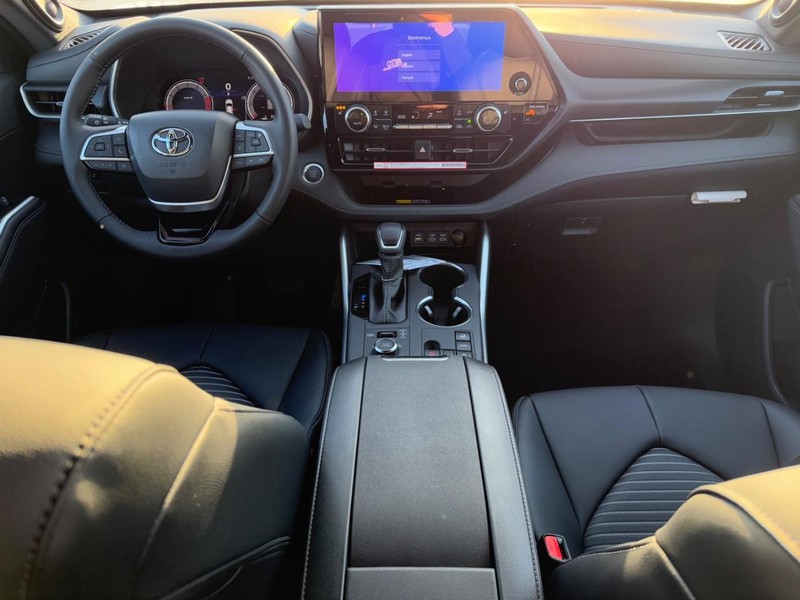 Toyota Highlander Vehicle Image 6