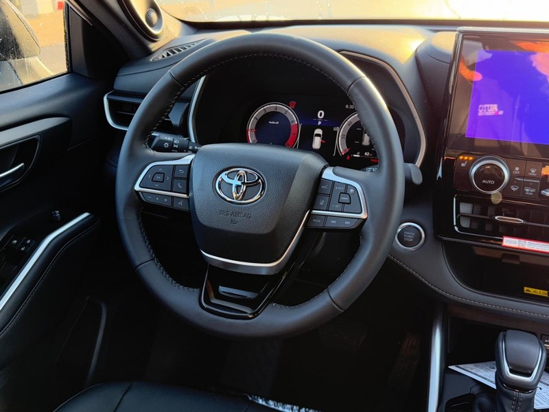 Toyota Highlander Vehicle Image 7