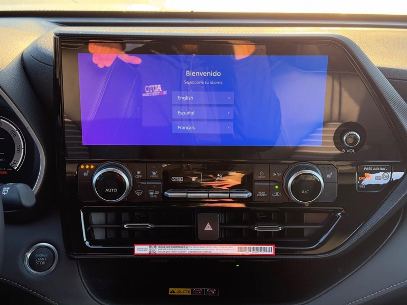 Toyota Highlander Vehicle Image 8