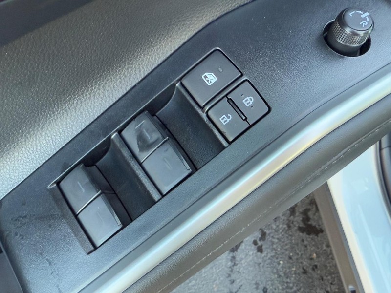 Toyota Highlander Vehicle Image 9