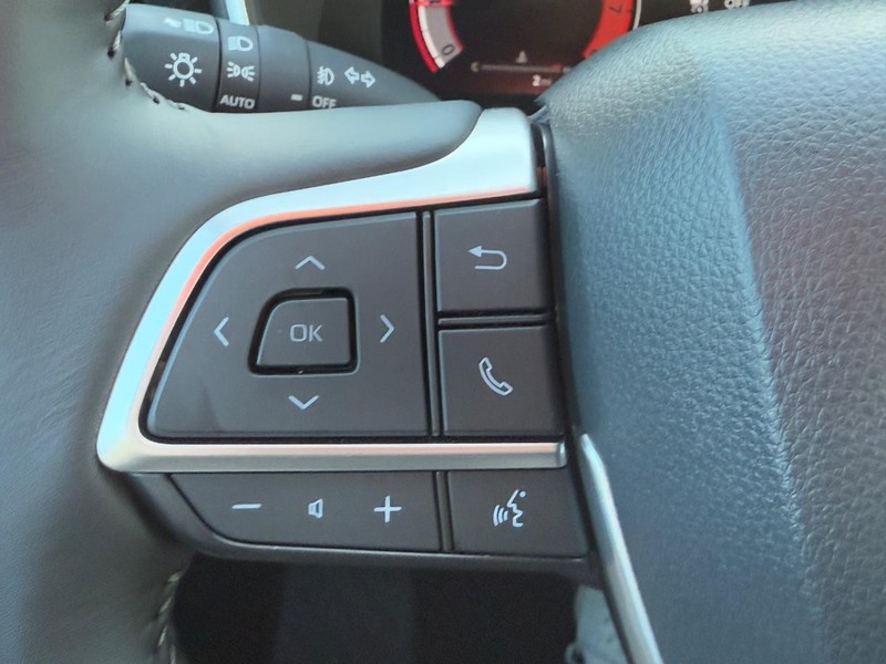 Toyota Highlander Vehicle Image 11