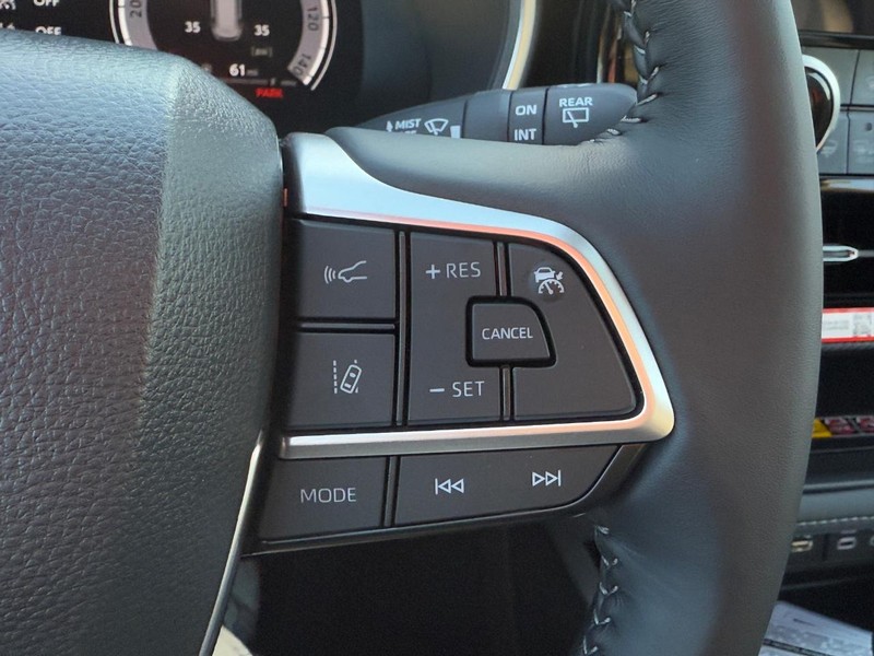 Toyota Highlander Vehicle Image 12