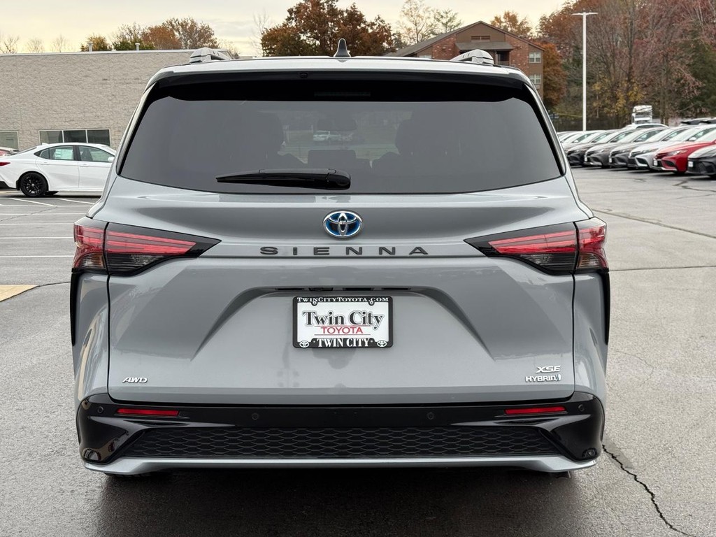 Toyota Sienna Vehicle Image 5