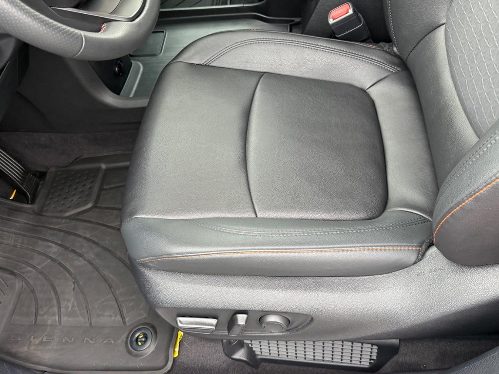 Toyota Sienna Vehicle Image 17