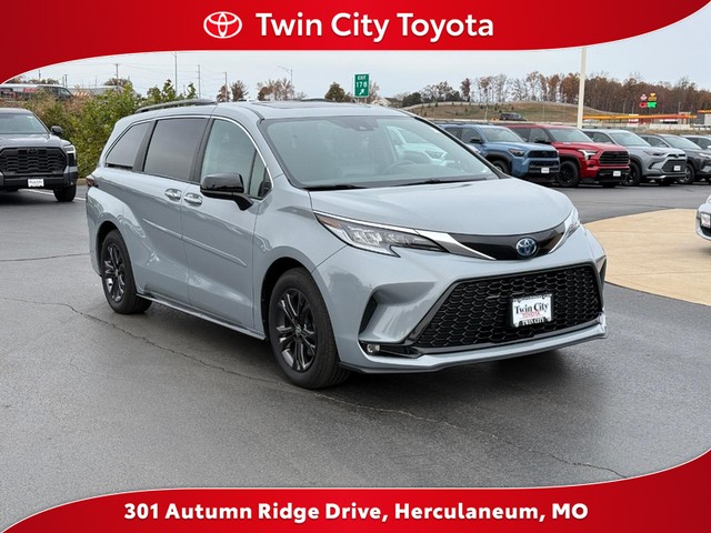2024 Toyota Sienna XSE's photo