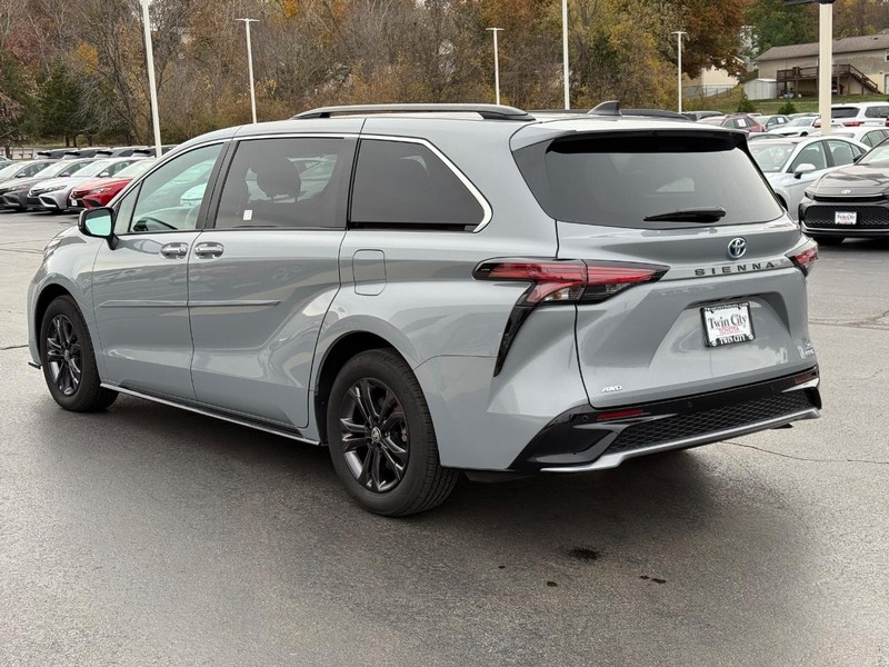 Toyota Sienna Vehicle Image 7
