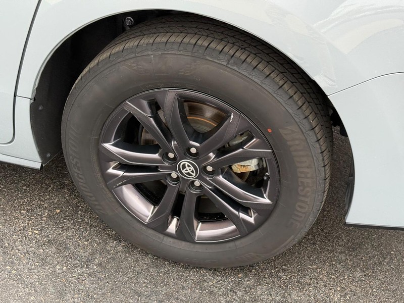 Toyota Sienna Vehicle Image 8