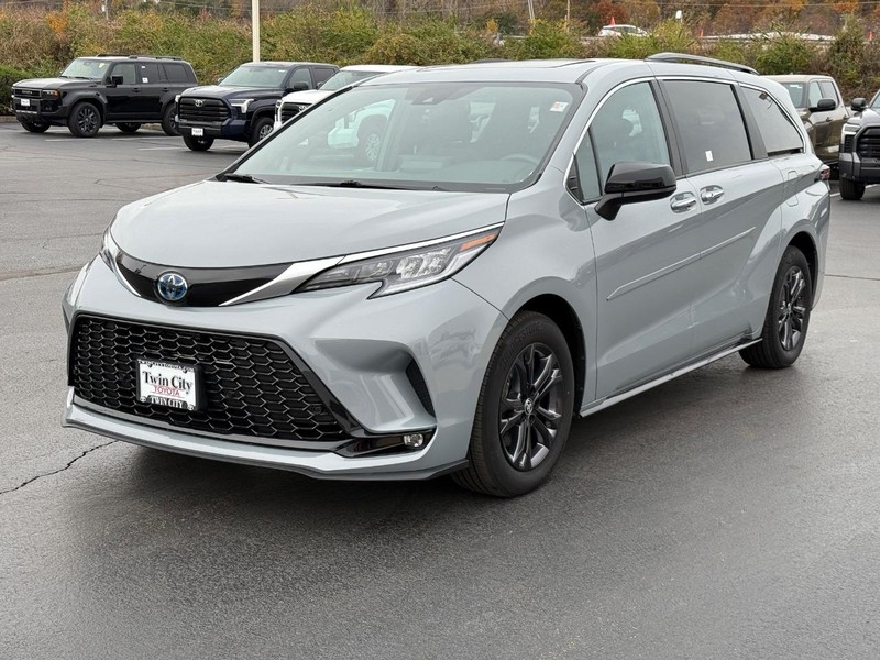 Toyota Sienna Vehicle Image 9