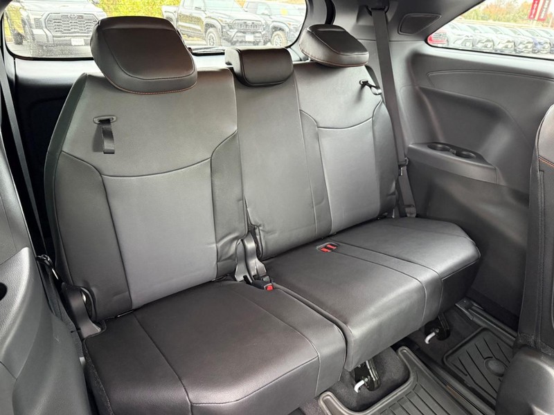 Toyota Sienna Vehicle Image 11