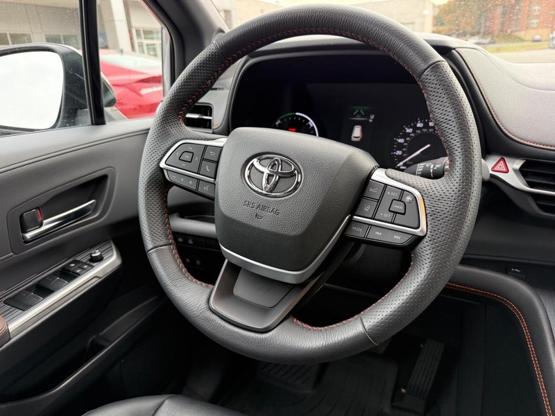 Toyota Sienna Vehicle Image 14