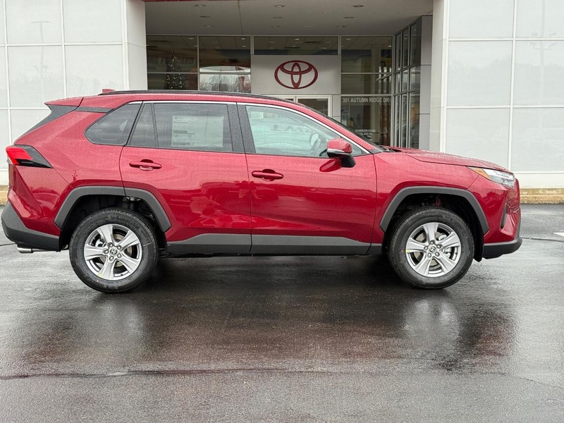 Toyota RAV4 Vehicle Image 2