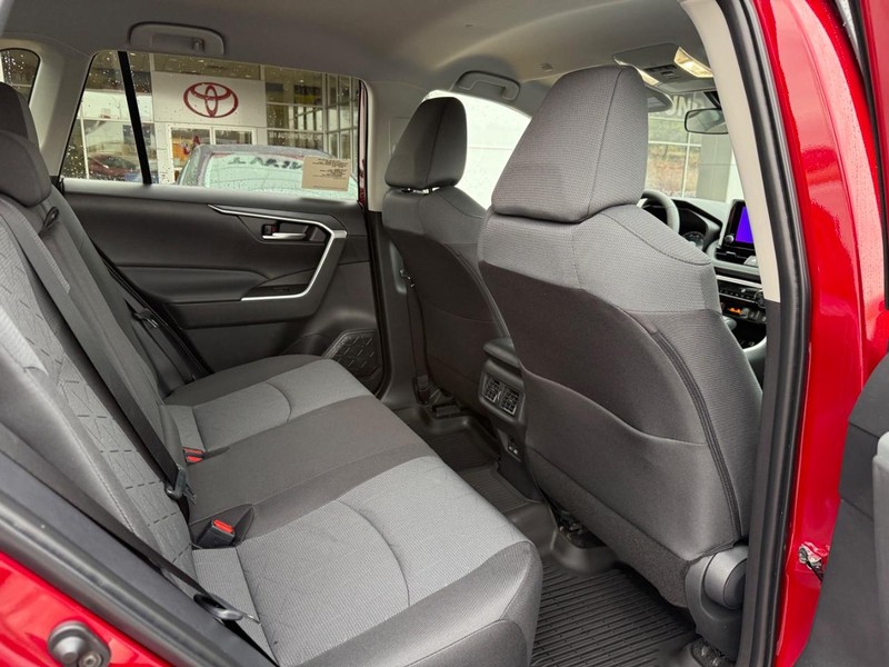 Toyota RAV4 Vehicle Image 6
