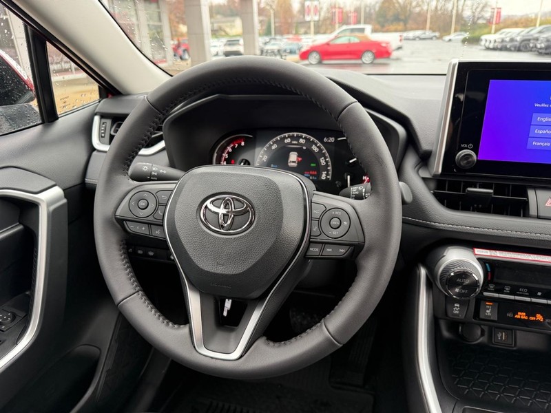 Toyota RAV4 Vehicle Image 8