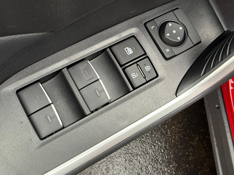 Toyota RAV4 Vehicle Image 10