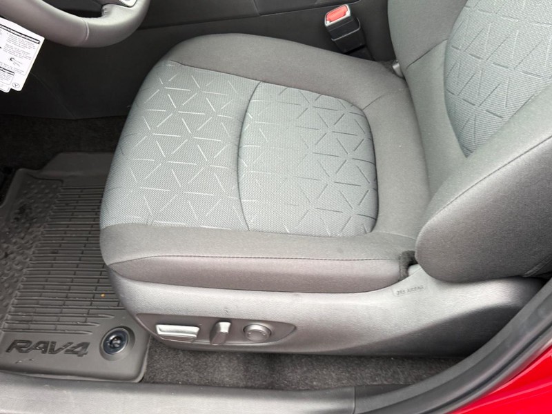 Toyota RAV4 Vehicle Image 11