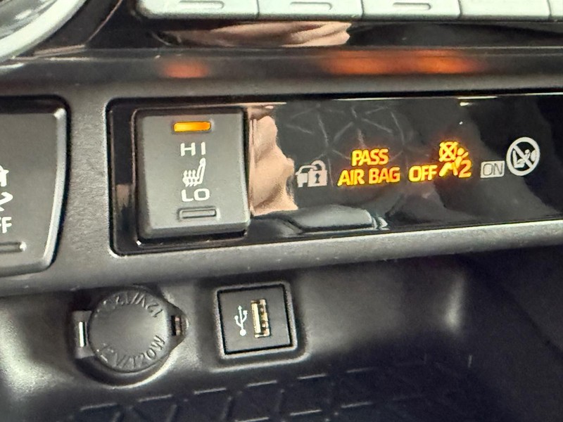 Toyota RAV4 Vehicle Image 16