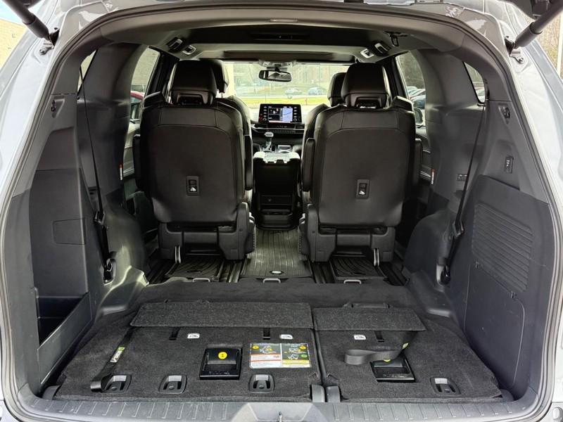 Toyota Sienna Vehicle Image 4