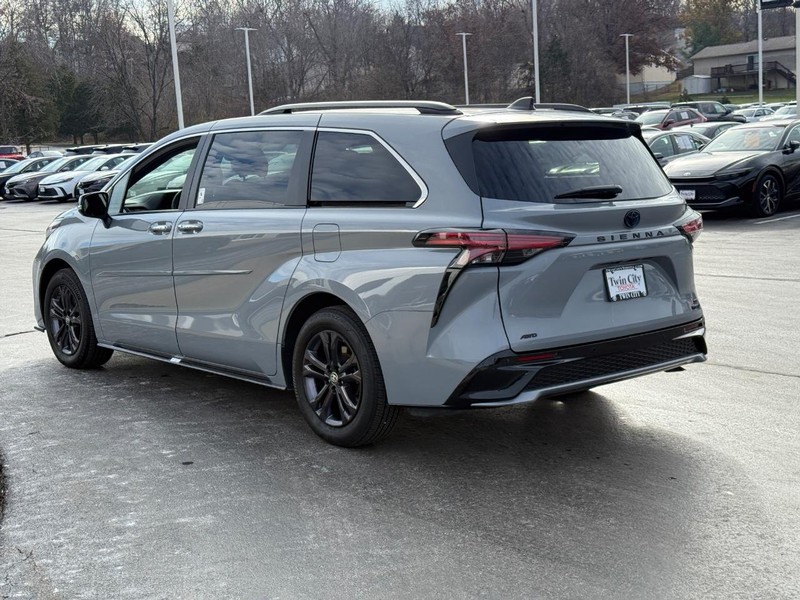 Toyota Sienna Vehicle Image 7