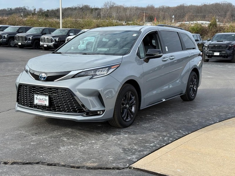 Toyota Sienna Vehicle Image 9
