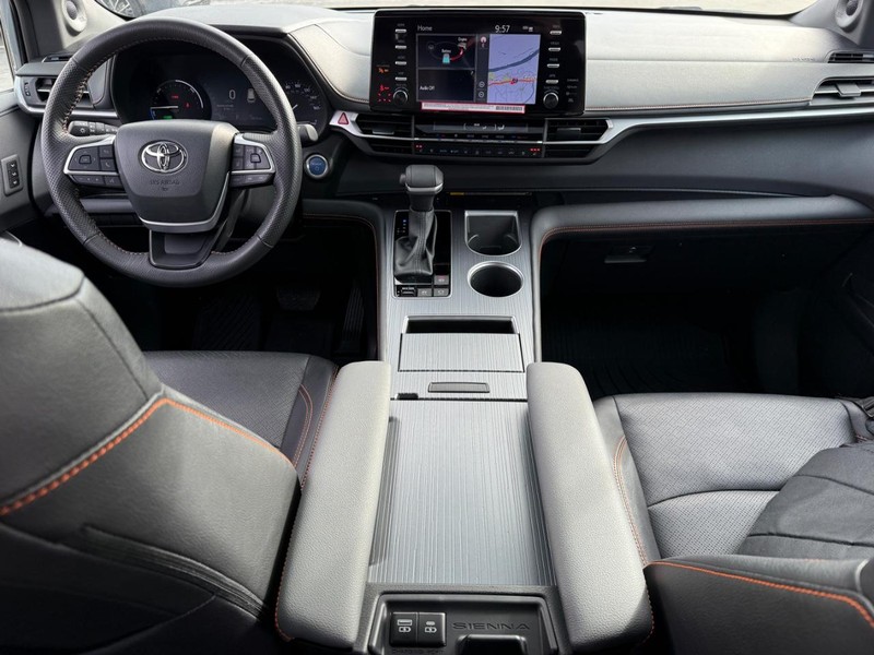 Toyota Sienna Vehicle Image 12